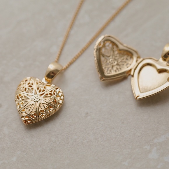Heart Locket Necklace | 18k Gold Filled - Picture 3 of 10